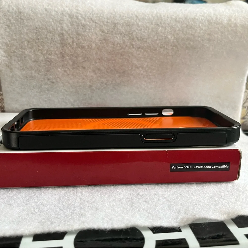 NWT Zagg Denali Snap iPhone 13 Orange/Black Phone Case w/16 ft Drop Protection